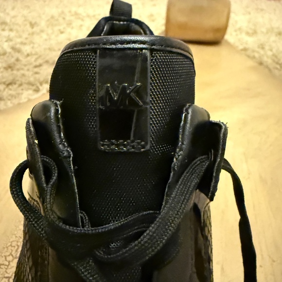 Michael Kors Georgie Trainer Womens Black Embossed Logo Sneaker Size 9.5 - Picture 8 of 11